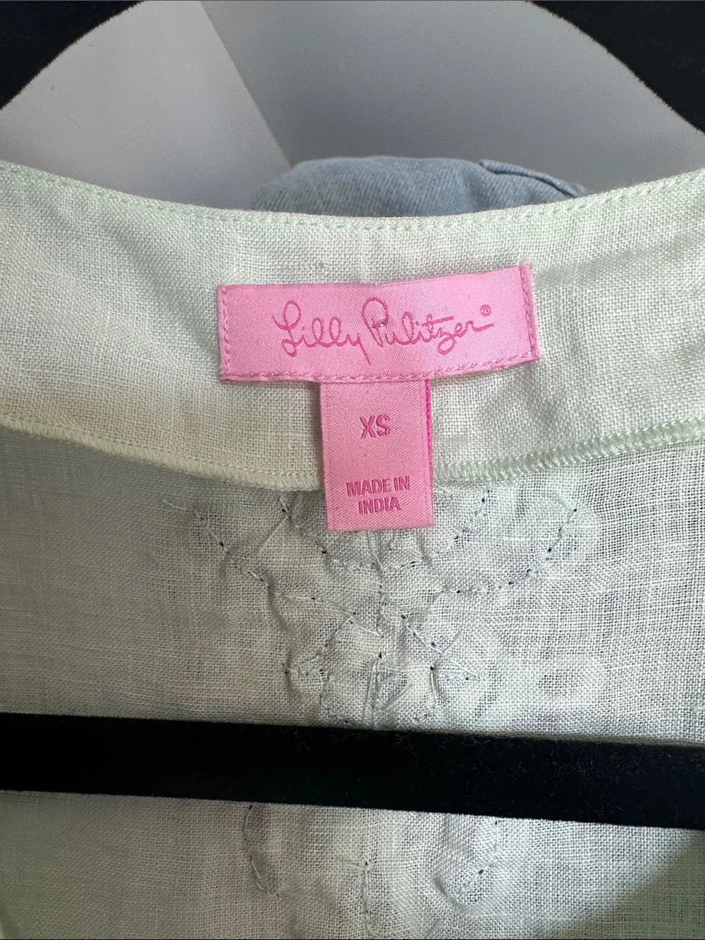 Lilly Pulitzer Amelia Island tunic top is 100% linen! Like new